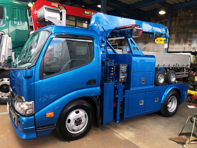 弊社　レッカー車　デュトロ3T・四輪駆動車　画像01